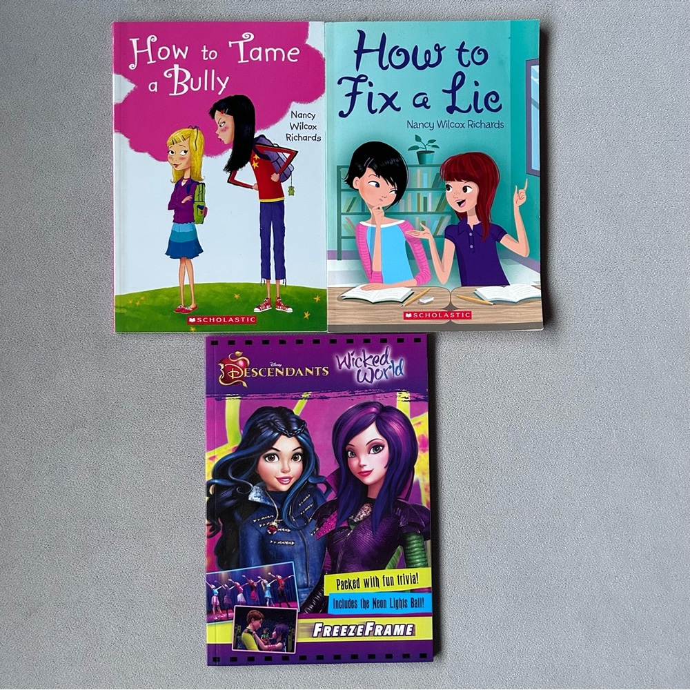Set of 3 ~ Junior Novels ~ Descendants & How To Series